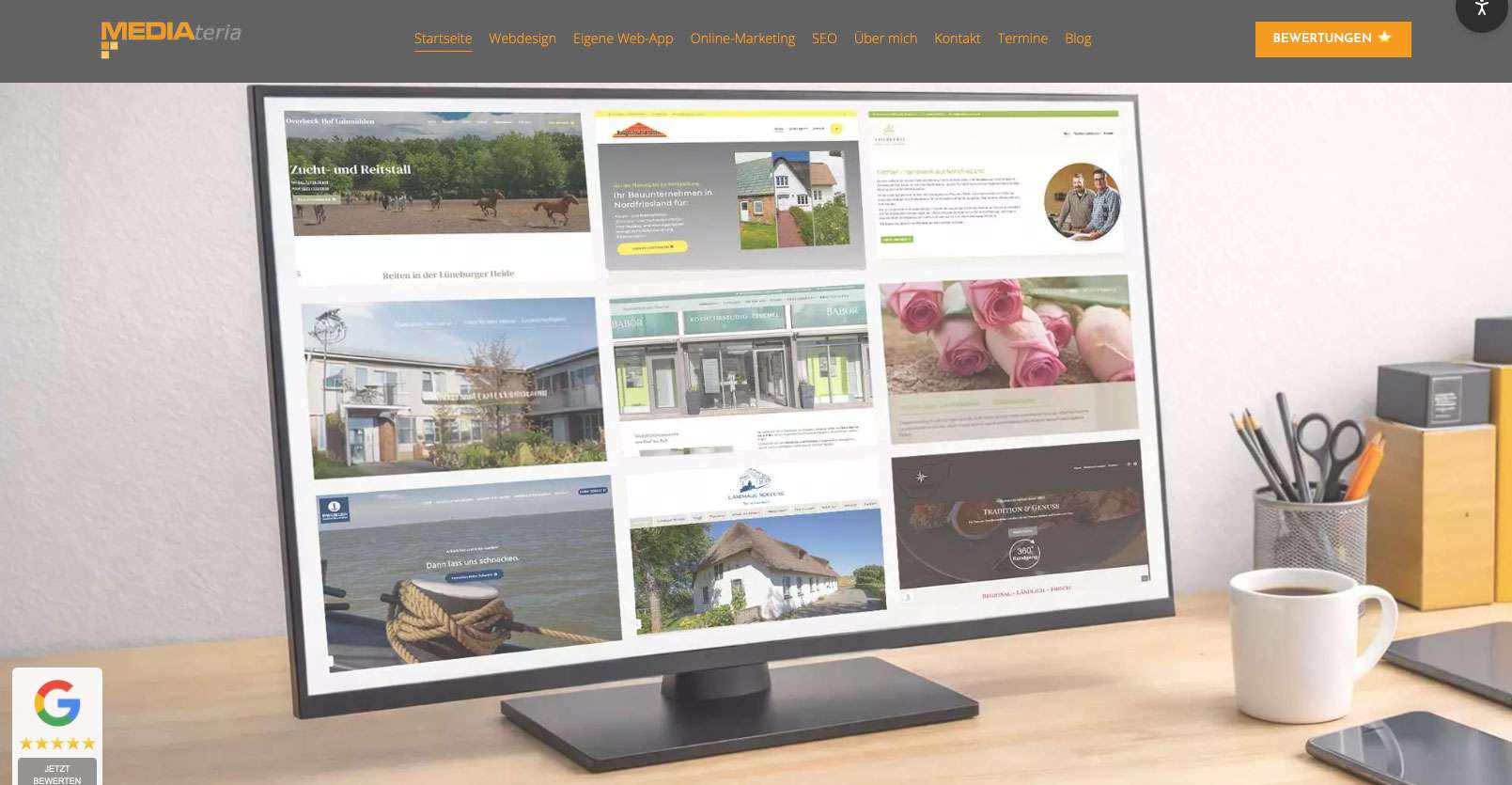 Schreibtisch mit einem Monitor, der Website Referenzen zeigt